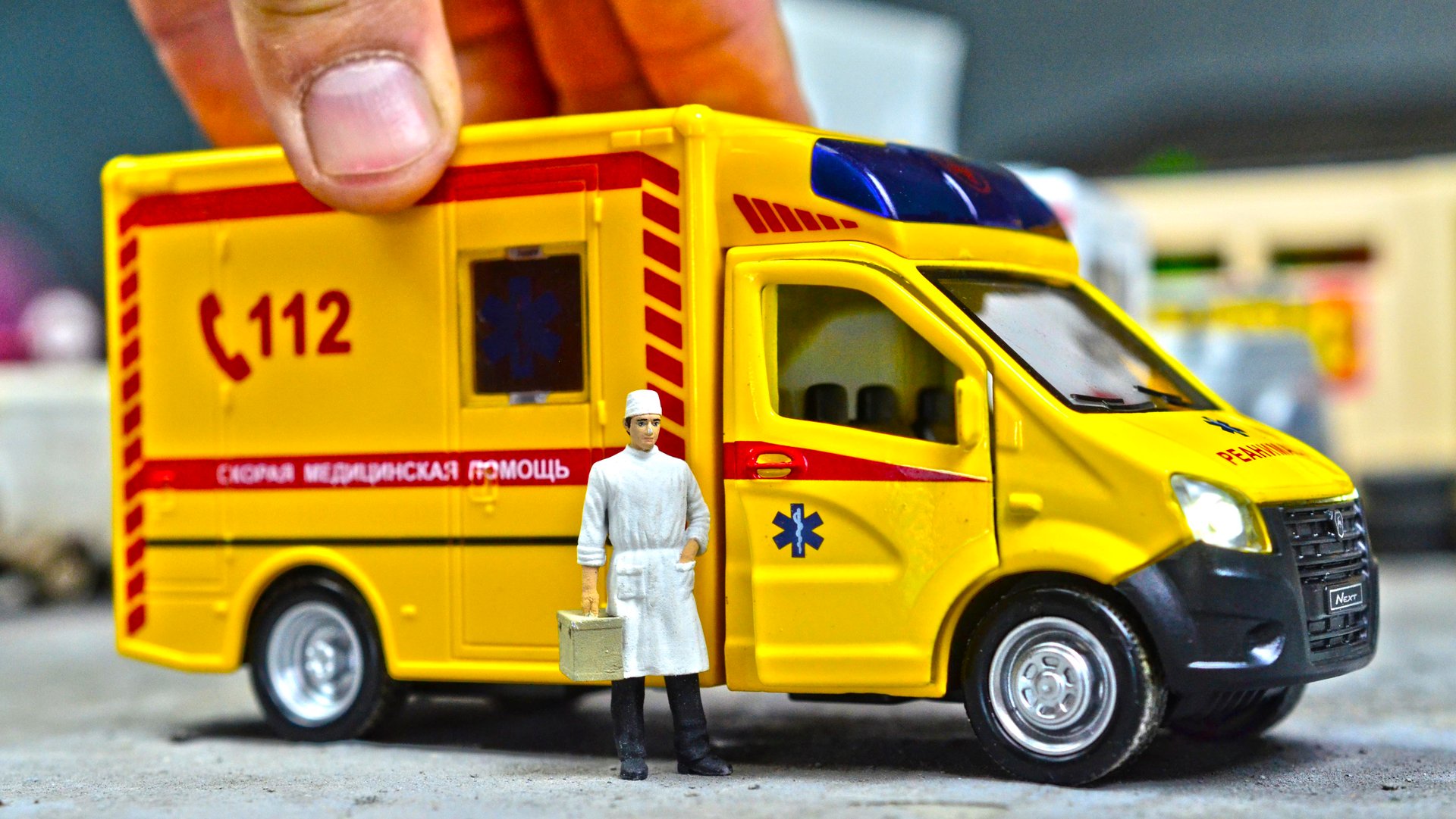 Едет РЕАНИМАЦИЯ ЗВУЧИТ СИРЕНА! Моделька Технопарк. Про машинки. смотреть онлайн