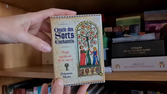 Toute ma collection en 20 ans de Tarots, oracles, livres ? partie 1 смотреть онлайн