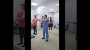 Лёгкая разминка на рабочем месте,ЛФК стоя,руки в замок.