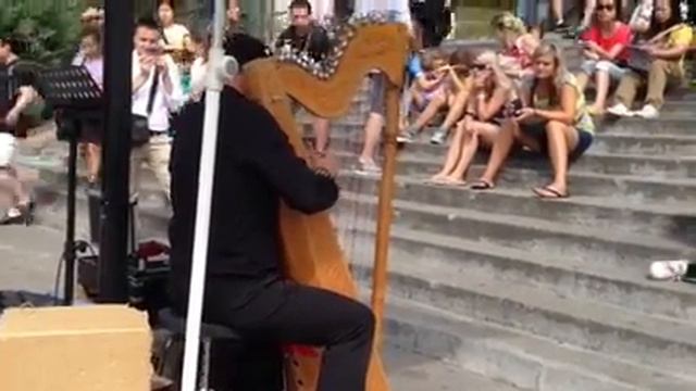 Harpist at Sacre Coeur смотреть онлайн