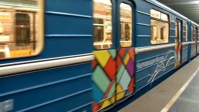 Отправление поезда "Читающая Москва-2" со станции Новоясеневская смотреть онлайн