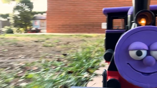 Шарики катаются по препятствиям, шарики и поезда смотреть онлайн