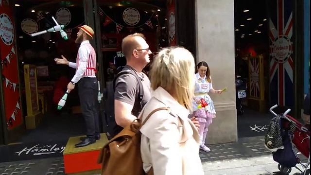 Welcome to Hamleys Toys, London, UK смотреть онлайн