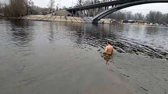Крещение 2020,Купание на Крещение Господне Гидропарк Киев смотреть онлайн