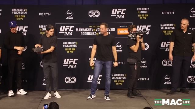 Alexander Volkanovski vs. Islam Makhachev Fight Week Face Off | UFC 284 Press Conference смотреть онлайн