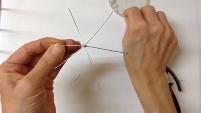 Make your own Wire Base for a Beaded Snowflake Ornament смотреть онлайн