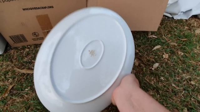 Они положили её под скатерть ! А я нашла и забрала .Не свалка , барахолка .Это надо видеть ! смотреть онлайн