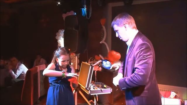 Ведущий фокусник на праздник смотреть онлайн