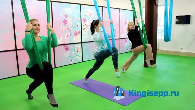 Очаровательный пилот Юлия приглашает кингисеппцев в экзотический полет. KINGISEPP.RU смотреть онлайн