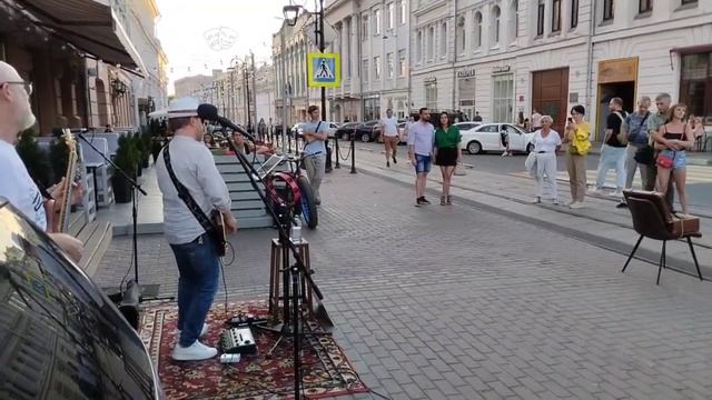 7 января 2023 г...Вельветовые Медведи “ Velvet Bears “у летней веранды литературного кафе «Безухов» смотреть онлайн