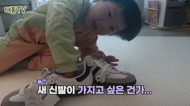 신발 리뷰 아디다스 삼바 OG 클라우드 화이트 언박싱 Adidas Samba Cloud White Unboxing [대통TV] смотреть онлайн