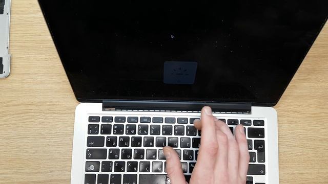 MacBook Pro A1502 Fan Not Working, Open Back Lid For Tests. Replace Fan If Needed