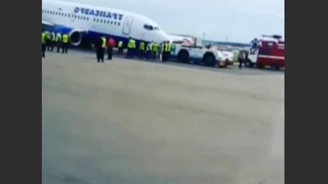 В Домодедово у Боинга (Boeing) перед вылетом сломалось шасси