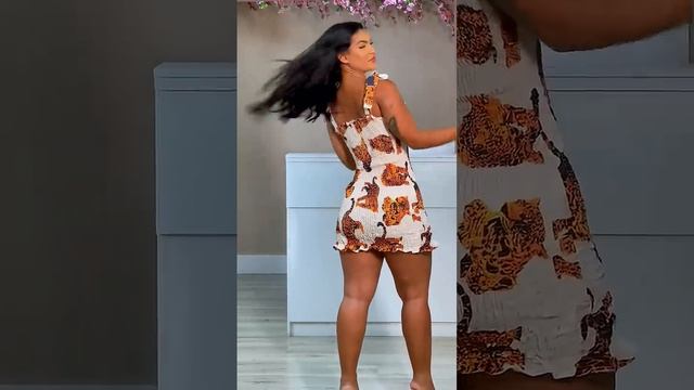 This_girl_looks_stunning_in_this_short_dress__shorts смотреть онлайн