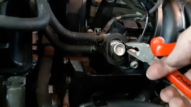 Замена свечей Skoda Octavia Tour 1.6, Шкода Октавия Тур 1.6 смотреть онлайн