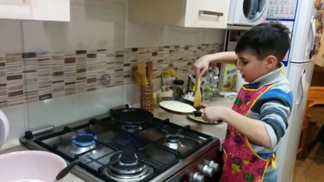 Айк печет блины смотреть онлайн