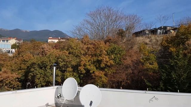 Вид с эксплуатируемой кровли элитного дома в закрытом поселке Гурзуфа