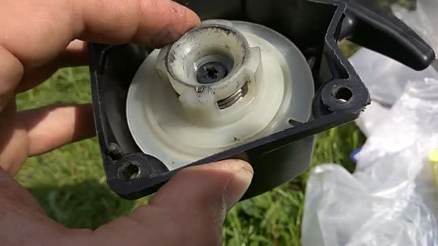 Ремонт ручного стартера триммера Интерскол КБ-25/33в своими руками. Заводская недоработка. 18072018.