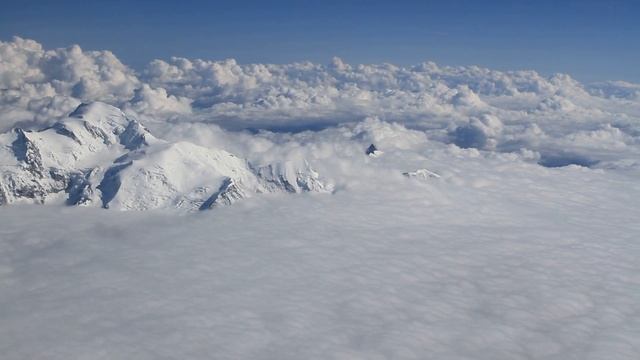 France. Mont Blanc. Монблан под крылом самолета. 4810 метров. Франция смотреть онлайн