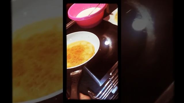 БЛИНЫ БЕЗ СУХИХ КРАЁВ. РЕЦЕПТ БЛИНОВ В ОПИСАНИИ. russische Pfannkuchen смотреть онлайн