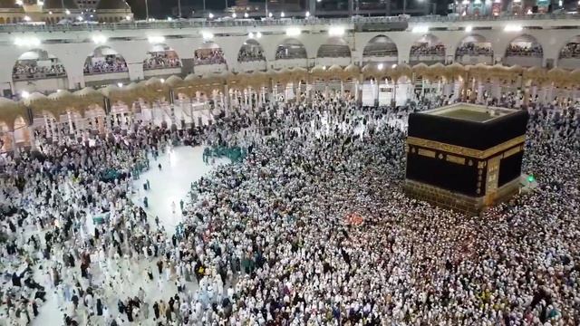 Мекка. Вид на Каабу с верхнего этажа мечети Аль-Харам