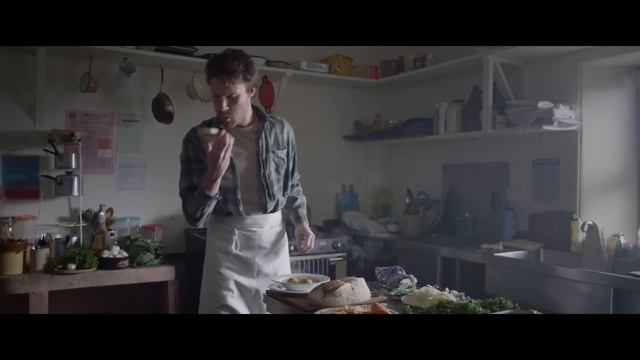 Певица на всю голову — Русский трейлер (2022) смотреть онлайн