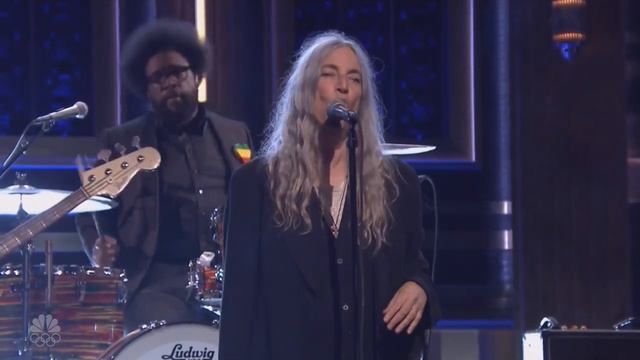 Patti Smith on Tonight Show Starring Jimmy Fallon смотреть онлайн