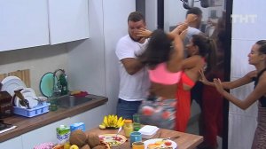 Дом-2: Потасовка между Кварацхелия и Жариковой