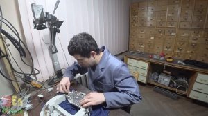 Робот пылесос врезается в препятствия. Сломаны датчики?