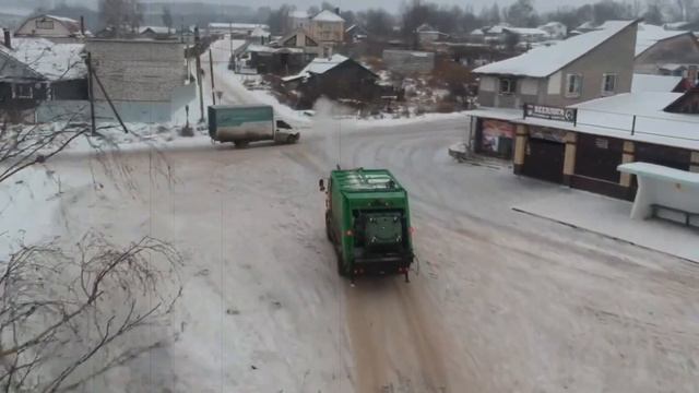 В погоню за мусоровозом! Гоним за мусоровозом, чтобы увидеть его загрузку. смотреть онлайн