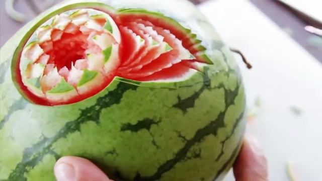 НЕВЕРОЯТНО!!!!а ты так сможешь?3D рисунок на арбузе !!!! смотреть онлайн