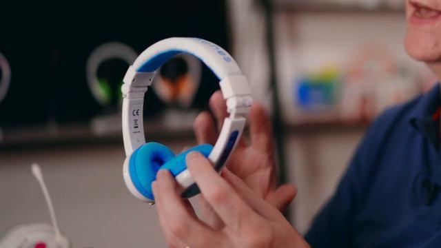 BuddyPhones Kids Headphones - What is SafeAudio? смотреть онлайн