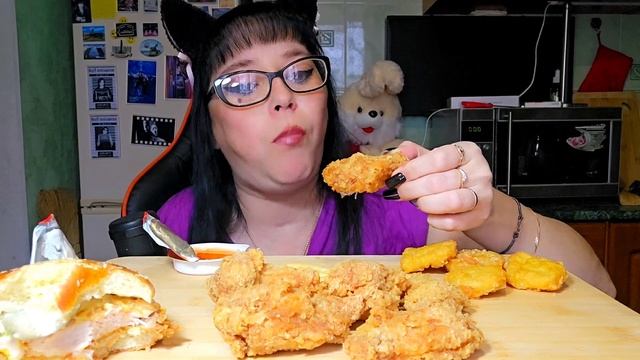 Мукбанг  Острые крылья KFC бургеркартошка фри  Обжор Асмр