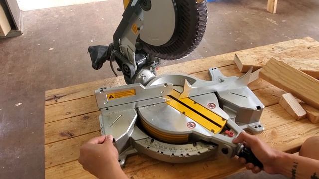 Dewalt DWS713 10"(254mm)COmpound miter saw смотреть онлайн
