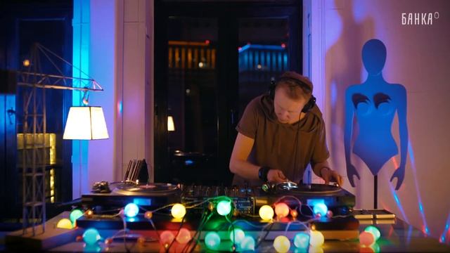 ВЕЧЕРИНКА В КОРОБКЕ. Четыре DJ сета на выбор от DJ Artem Popoff смотреть онлайн