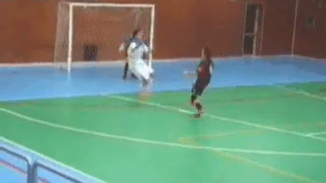 ...rinvio del portiere.....GOOOLLLL al volo !!! смотреть онлайн