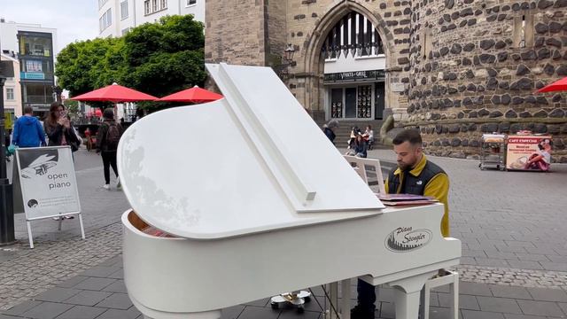 Final Fantasy X OST - TO ZANARKAND on a PUBLIC PIANO in Bonn смотреть онлайн