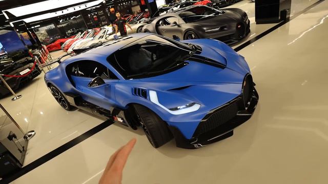 Meet the $14,000,000 Lamborghini Veneno Roadster. смотреть онлайн