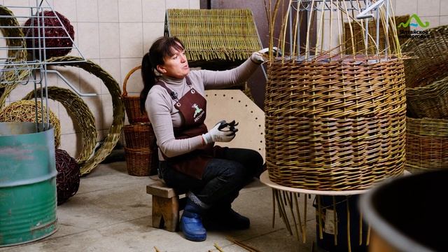 ПЛЕТЕНИЕ ИЗ ИВЫ ПОШАГОВО ДЛЯ НАЧИНАЮЩИХ | ПЛЕТЕНИЕ ИЗ ИВОВЫХ ПРУТЬЕВ | ПЛЕТЕМ ИЗ ИВЫ смотреть онлайн