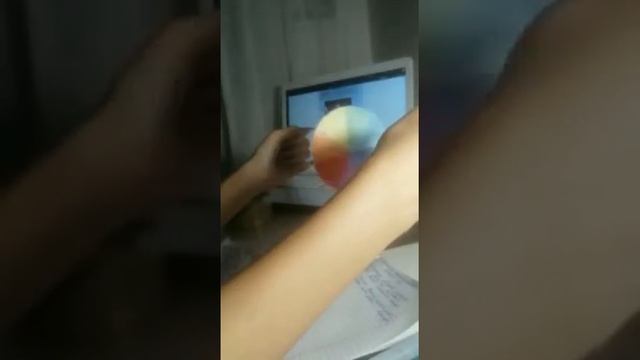 Наблюдение явления получения белого цвета при сложении семи цветов сплошного спектра смотреть онлайн