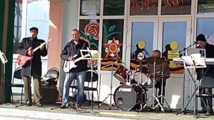 Песня В реку смотрятся облака