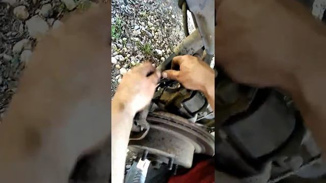 Как снять задний суппорт на nissan x-trail смотреть онлайн