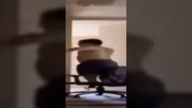 чел крутится на стуле(5минут) до конца смотреть онлайн