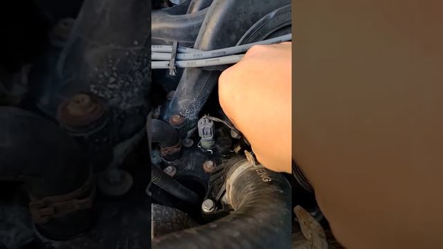 Timing chain tensioner replacement 2005 Ford Explorer 4.0 SOHC смотреть онлайн