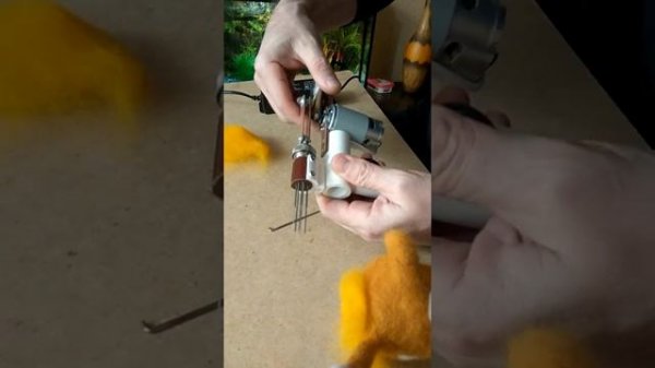 Машинка для валяния шерсти 8 игл в работе! www.livemaster.ru/feltingmachine
