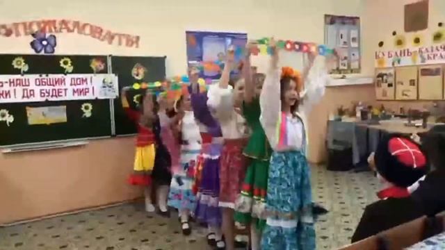 Танец "Веснянка" (в чистом поле-полюшке ковылина-травушка...) смотреть онлайн
