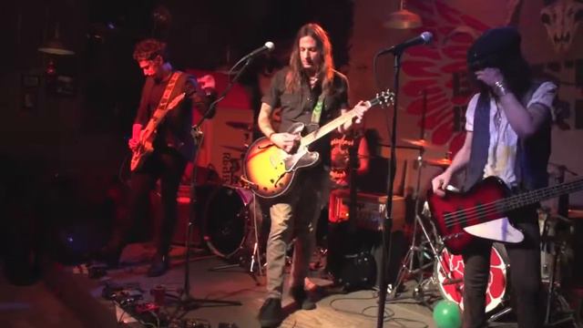 The Sweet Things "Coke'n" (Izzy Stradlin) & "Slather" смотреть онлайн