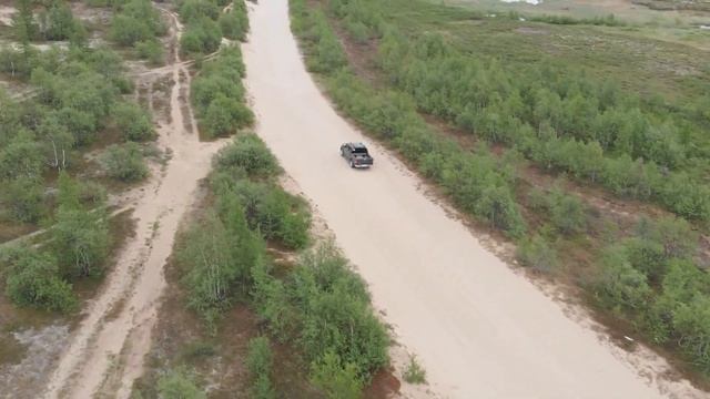 Осенний лес и Nissan navara смотреть онлайн