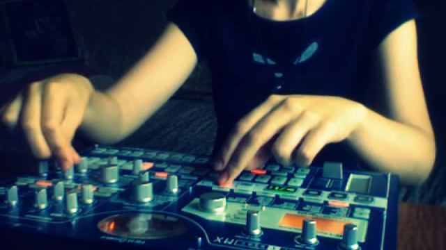 Art Electronix - Abstract Techno Improvisation with Korg EMX 1 смотреть онлайн