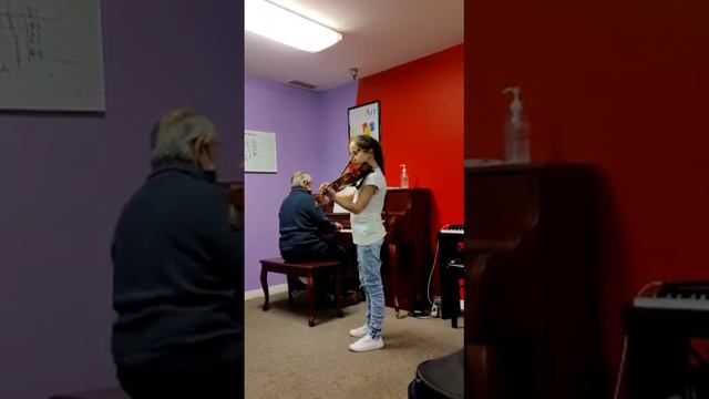 Очень напористое исполнение первой части "Концерта" Ридинга, исполняет Аревик Тонян. смотреть онлайн